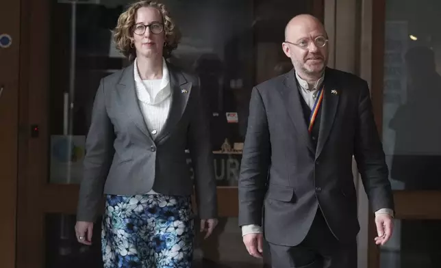 FILE - Scottish Green party co-leaders Lorna Slater and Patrick Harvie at Holyrood, in Edinburgh, after First Minister Humza Yousaf called an emergency meeting of the Scottish cabinet, in Edinburgh, Scotland, April 25, 2024. (Andrew Milligan/PA via AP, File)