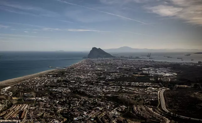 FILE - Aerial view of Gibraltar rock taken from the neighbouring Spanish city of La Linea, on Oct. 17, 2019. British and Spanish foreign ministers are to meet in Brussels on Friday April 12, 2024 in a bid to take a giant leap forward on talks over the status of the disputed territory of Gibraltar following Britain's exit from the European Union. All sides are eager to clinch a deal before European elections in June which could set the clock back. Britain left the European Union in 2020 with the relationship between Gibraltar and the bloc unresolved. (AP Photo/Javier Fergo, File)