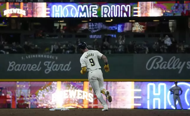 Milwaukee Brewers' Jake Bauers hits a three-run home run during the fifth inning of a baseball game against the New York Yankees Sunday, April 28, 2024, in Milwaukee. (AP Photo/Morry Gash)