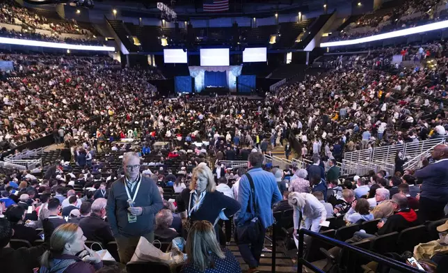 Harold and Caroline Ernst of St. Louis chat with fellow shareholders as they wait for the Berkshire Hathaway annual meeting to begin on Saturday, May 4, 2024, in Omaha, Neb. (AP Photo/Rebecca S. Gratz)