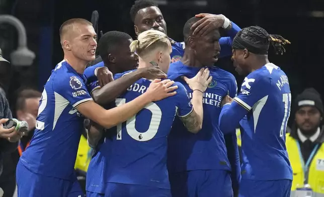 Chelsea's Nicolas Jackson, centre right, celebrates after scoring his side's second goal during the English Premier League soccer match between Chelsea and Tottenham Hotspur at Stamford Bridge stadium in London, Thursday, May 2, 2024. (AP Photo/Kirsty Wigglesworth)