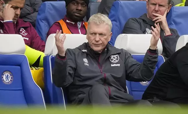 West Ham's manager David Moyes reacts during the English Premier League soccer match between Chelsea and West Ham United at Stamford Bridge stadium in London, England, Sunday, May 5, 2024. (AP Photo/Frank Augstein)