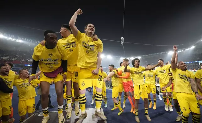 Borussia Dortmund players celebrates at the end of the Champions League semifinal second leg soccer match between Paris Saint-Germain and Borussia Dortmund at the Parc des Princes stadium in Paris, France, Tuesday, May 7, 2024. (AP Photo/Frank Augstein)
