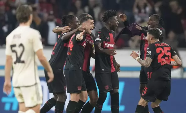 Leverkusen's players celebrate at the end of the Europa League second leg semi-final soccer match between Leverkusen and Roma at the BayArena in Leverkusen, Germany, Thursday, May 9, 2024. (AP Photo/Matthias Schrader)