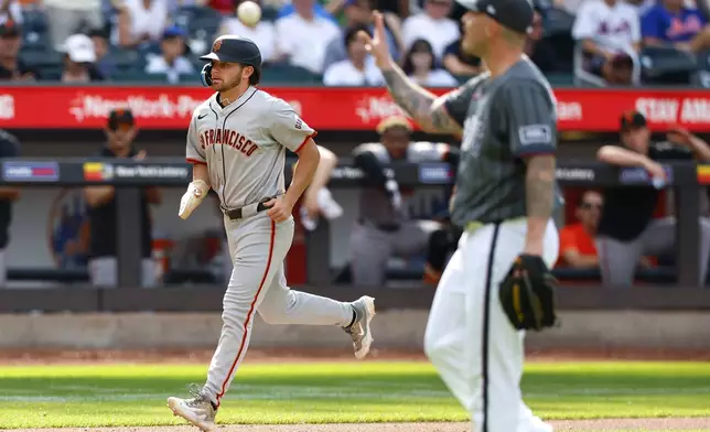 San Francisco Giants second baseman Brett Wisely (0) scores on a walk by New York Mets pitcher Sean Reid-Foley during the tenth inning of a baseball game, Saturday, May 25, 2024, in New York. The San Francisco Giants won 7-2. (AP Photo/Noah K. Murray)
