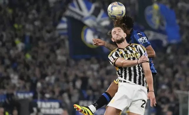 Atalanta's Ederson, right, and Juventus' Adrien Rabiot go for a header during the Italian Cup final soccer match between Atalanta and Juventus at Rome's Olympic Stadium, Italy, Wednesday, May 15, 2024. (AP Photo/Gregorio Borgia)