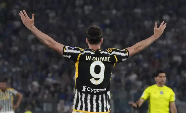 Juventus' Dusan Vlahovic reacts during the Italian Cup final soccer match between Atalanta and Juventus at Rome's Olympic Stadium, Wednesday, May 15, 2024. (AP Photo/Gregorio Borgia)