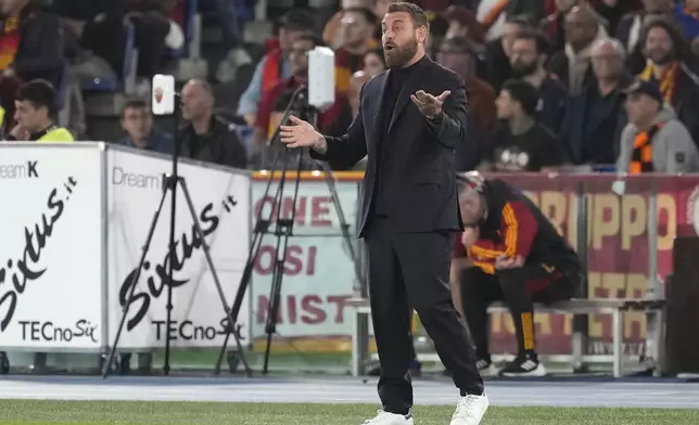 Roma's head coach Daniele De Rossi gestures during the Serie A soccer match between Roma and Juventus, at Rome's Olympic Stadium, Sunday, May 5, 2024. (AP Photo/Andrew Medichini)