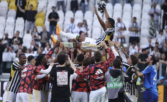 Juventus' players carry Juventus' Alex Sandro at the end of the Italian Serie A soccer match between Juventus and Monza at the Allianz Stadium in Turin, Italy, Saturday, May 25, 2024. (Tano Pecoraro/LaPresse via AP)