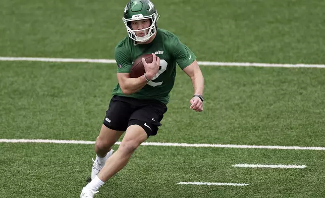 New York Jets' Isaiah Davis works out during an NFL rookie minicamp football practice Friday, May 3, 2024, in Florham Park, N.J. (AP Photo/Adam Hunger)
