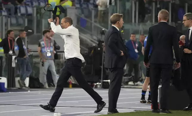 FILE - Juventus' head coach Massimiliano Allegri throws away his tie in anger as he leaves the pitch after getting a red card during the Italian Cup final soccer match between Atalanta and Juventus at Rome's Olympic Stadium, Wednesday, May 15, 2024. Juventus fired coach Massimiliano Allegri on Friday, May 17, 2024 for his ugly outburst toward the referees in the Italian Cup final. Juventus has two games left in Serie A but Allegri was due to miss them following a two-game suspension for his Cup final behavior on Wednesday. (AP Photo/Gregorio Borgia)
