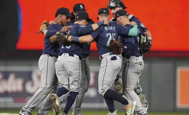 Seattle Mariners players celebrate after the 10-6 win against the Minnesota Twins of a baseball game Tuesday, May 7, 2024, in Minneapolis. (AP Photo/Abbie Parr)