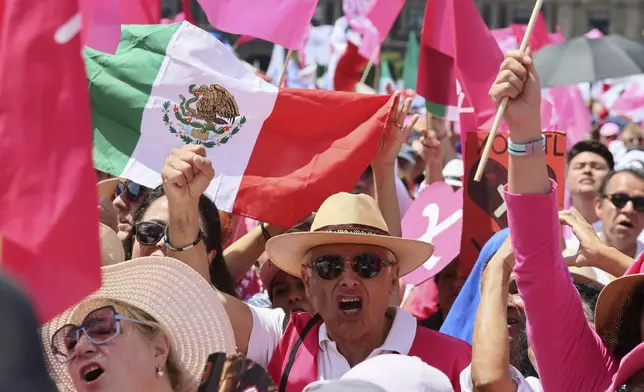 People participate at an opposition rally ahead of the June 2 presidential elections, in the Zocalo, Mexico City, Sunday, May 19, 2024. (AP Photo/Ginnette Riquelme)