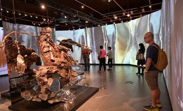Hong Kong Heritage Museum's "A Path to Glory - Jin Yong's Centennial Memorial, Sculpted by Ren Zhe" exhibition receives its 100 000th visitor  Source: HKSAR Government Press Releases