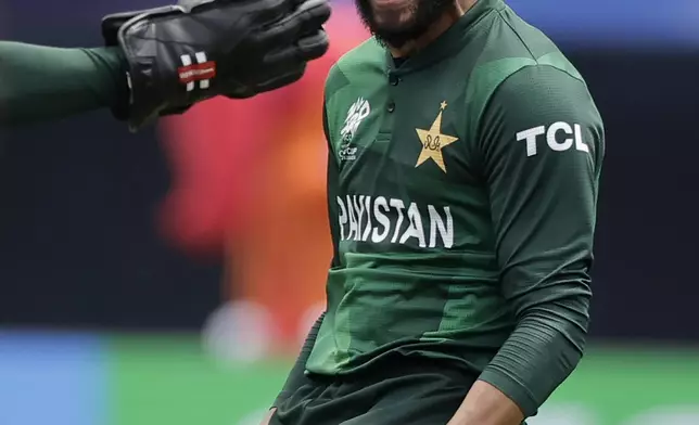 Pakistan's Mohammad Amir celebrates the dismissal of India's Ravindra Jadeja during the ICC Men's T20 World Cup cricket match between India and Pakistan at the Nassau County International Cricket Stadium in Westbury, New York, Sunday, June 9, 2024. (AP Photo/Adam Hunger)