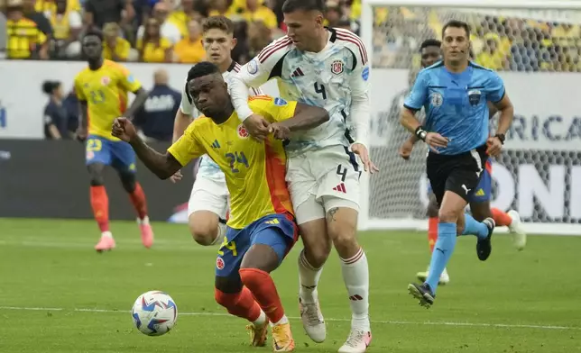 Colombia's Jhon Cordoba, left, and Costa Rica's Juan Pablo Vargas battle for the ball during a Copa America Group D soccer match in Glendale, Ariz., Friday, June 28, 2024. (AP Photo/Rick Scuteri)