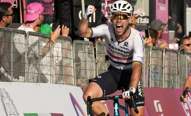 FILE - Britain's Mark Cavendish celebrates as he wins the 21st and last stage of the Giro D'Italia, tour of Italy cycling race, in Rome, Sunday, May 28, 2023. (AP Photo/Alessandra Tarantino, File)