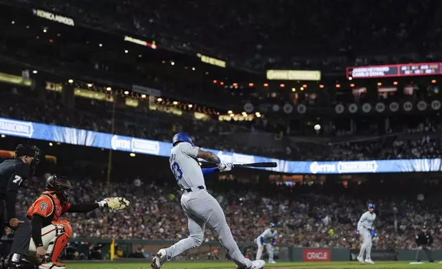 Los Angeles Dodgers' Jason Heyward hits a sacrifice fly against the San Francisco Giants during the ninth inning of a baseball game Friday, June 28, 2024, in San Francisco. (AP Photo/Godofredo A. Vásquez)