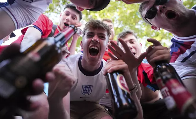 English soccer fans gather prior to a Group C match between England and Slovenia at the Euro 2024 soccer tournament in Cologne, Germany, Tuesday, June 25, 2024. (AP Photo/Markus Schreiber)