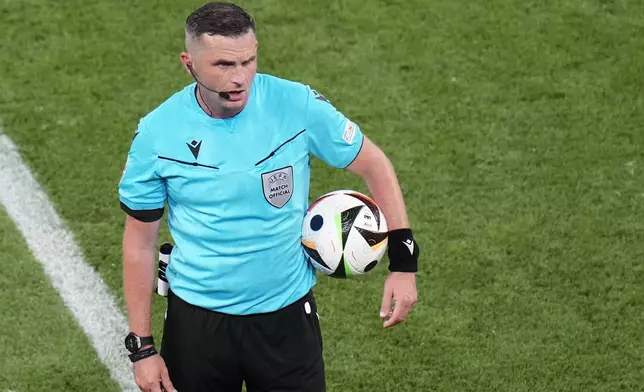 Referee Michael Oliver during a round of sixteen match between Germany and Denmark at the Euro 2024 soccer tournament in Dortmund, Germany, Saturday, June 29, 2024. (AP Photo/Hassan Ammar)
