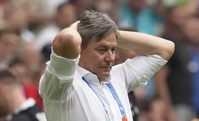 Serbia's head coach Dragan Stojkovic reacts after Slovenia scored a goal during a Group C match between Slovenia and Serbia at the Euro 2024 soccer tournament in Munich, Germany, Thursday, June 20, 2024. (AP Photo/Antonio Calanni)
