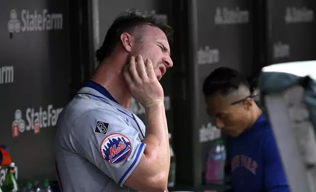 New York Mets' Pete Alonso cools himself off in the dugout during the fourth inning of a baseball game against the Chicago Cubs, Friday, June 21, 2024, in Chicago. (AP Photo/Matt Marton)