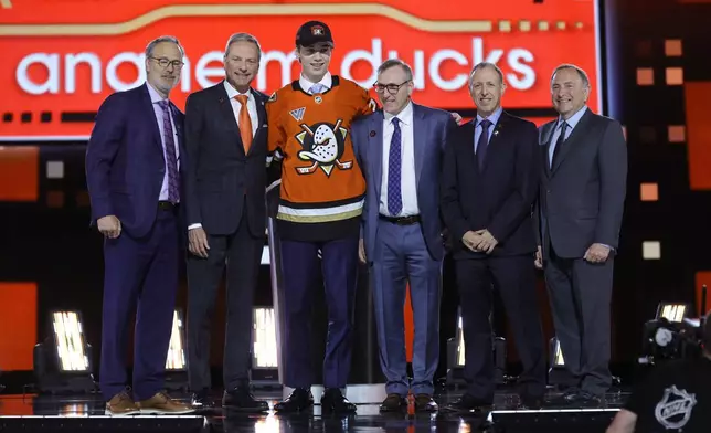 Beckett Sennecke, center left, poses after being selected by the Anaheim Ducks during the first round of the NHL hockey draft Friday, June 28, 2024, in Las Vegas. (AP Photo/Steve Marcus)