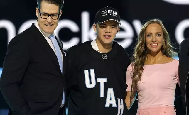 Tij Iginla, center, poses after being selected by the Utah Hockey Club during the first round of the NHL hockey draft Friday, June 28, 2024, in Las Vegas. (AP Photo/Steve Marcus)
