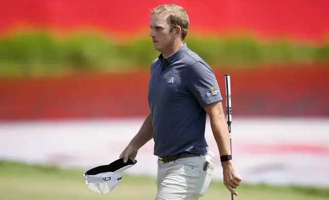 Jacob Bridgeman walks on the 18th green after making a birdie putt during the first round of the 3M Open golf tournament at the Tournament Players Club, Thursday, July 25, 2024, in Blaine, Minn. (AP Photo/Charlie Neibergall)