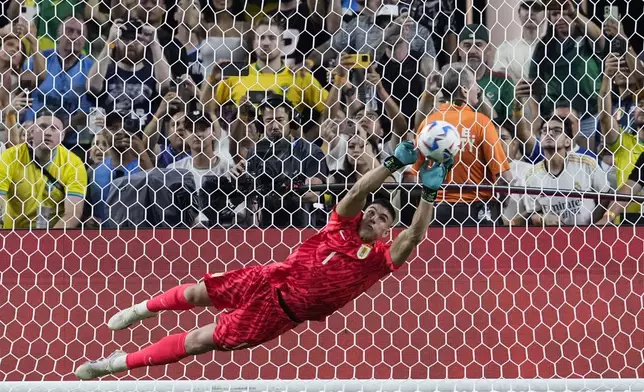 Uruguay's goalkeeper Sergio Rochet blocks a shot by Brazil's Eder Melitao in a penalty shootout during a Copa America quarterfinal soccer match in Las Vegas, Saturday, July 6, 2024. (AP Photo/Godofredo A. Vásquez)