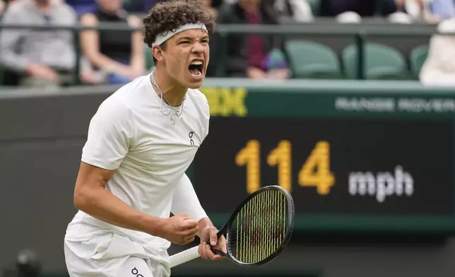 Ben Shelton of the United States reacts after winning a point against Denis Shapovalov of Canada during their third round match at the Wimbledon tennis championships in London, Saturday, July 6, 2024. (AP Photo/Alberto Pezzali)