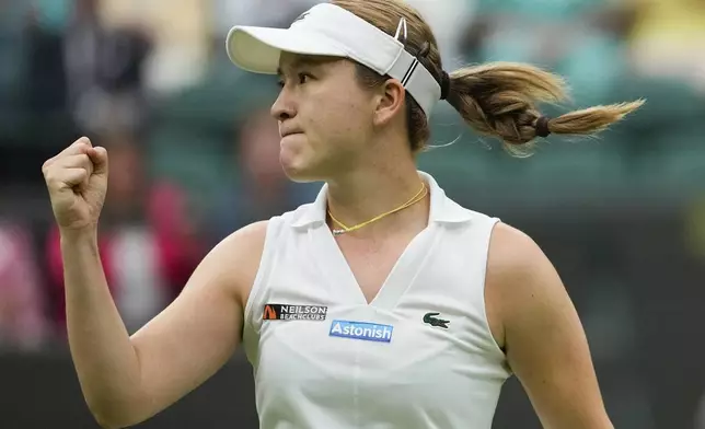 Lulu Sun of New Zealand reacts during her quarterfinal match against Donna Vekic of Croatia at the Wimbledon tennis championships in London, Tuesday, July 9, 2024. (AP Photo/Mosa'ab Elshamy)
