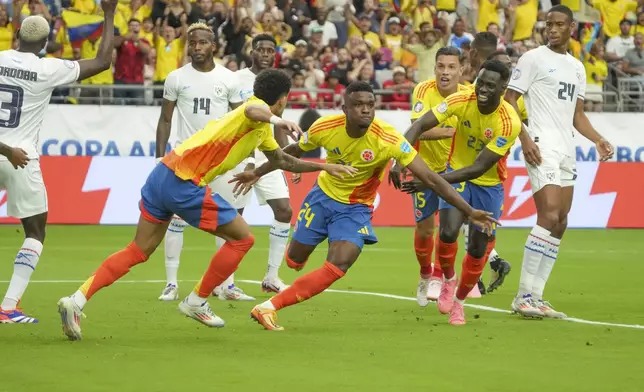 Colombia's Jhon Cordoba, center, celebrates scoring his side's opening goal against Panama during a Copa America quarterfinal soccer match in Glendale, Ariz., Saturday, July 6, 2024. (AP Photo/Rick Scuteri)