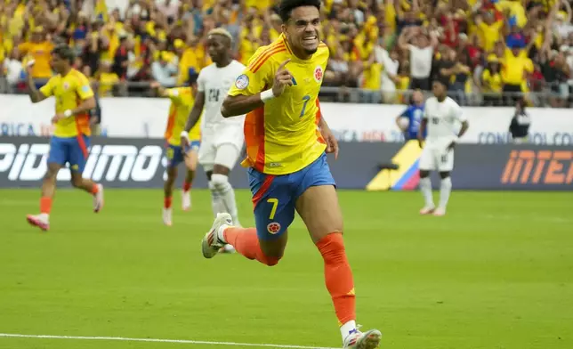 Colombia's Luis Diaz celebrates scoring his side's 3rd goal against Panama during a Copa America quarterfinal soccer match in Glendale, Ariz., Saturday, July 6, 2024. (AP Photo/Rick Scuteri)