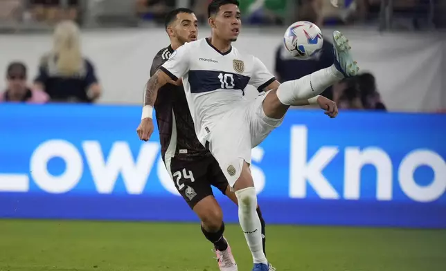 Ecuador's Kendry Paez, front, and Mexico's Luis Chavez vie for the ball during a Copa America Group B soccer match in Glendale, Ariz., Sunday, June 30, 2024. (AP Photo/Matt York)