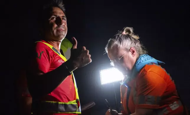 A runner gives a thumbs up as he is weighed in at the start of the Badwater 135 mile (217 kilometer) ultramarathon at Death Valley, Calif., Monday, July 22, 2024. (AP Photo/Ty ONeil)