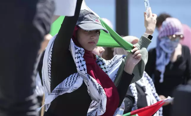 Protesters demonstrate against Israeli Prime Minister Benjamin Netanyahu's visit to Mar-a-Lago to meet with former President Donald Trump, Friday, July 26, 2024, in Palm Beach, Fla. (AP Photo/Jim Rassol)