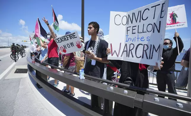 Protesters demonstrate against Israeli Prime Minister Benjamin Netanyahu's visit to Mar-a-Lago to meet with former President Donald Trump, Friday, July 26, 2024, in Palm Beach, Fla. (AP Photo/Jim Rassol)