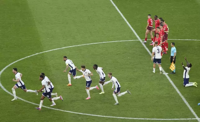 England celebrate after winning a quarterfinal match between England and Switzerland at the Euro 2024 soccer tournament in Duesseldorf, Germany, Saturday, July 6, 2024. (AP Photo/Hassan Ammar)