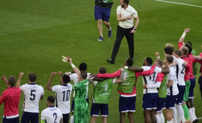 England's manager Gareth Southgate and players celebrate after a quarterfinal match between England and Switzerland at the Euro 2024 soccer tournament in Duesseldorf, Germany, Saturday, July 6, 2024. (AP Photo/Andreea Alexandru)