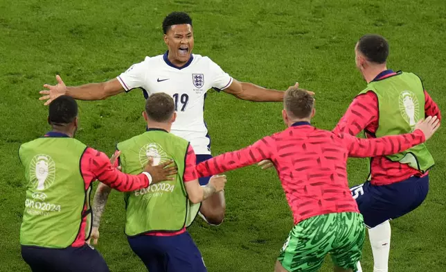 England players celebrate after winning a semifinal match against the Netherlands at the Euro 2024 soccer tournament in Dortmund, Germany, Wednesday, July 10, 2024. (AP Photo/Hassan Ammar)