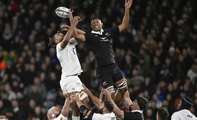 England's Chandler Cunningham-South, left, and New Zealand's Samipeni Finau compete for a line out ball during their rugby union test match in Dunedin, New Zealand, Saturday July 6, 2024. (Andrew Cornaga/Photosport via AP)