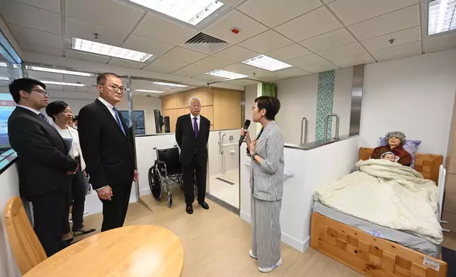 Secretary for Health visits Hong Kong Polytechnic University  Source: HKSAR Government Press Releases