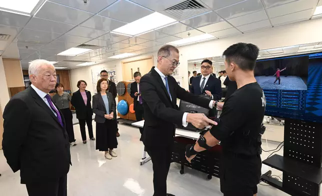 Secretary for Health visits Hong Kong Polytechnic University  Source: HKSAR Government Press Releases