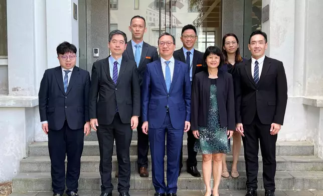 SJ visits Singapore to attend inaugural Forum of Chief Legal Advisors  Source: HKSAR Government Press Releases