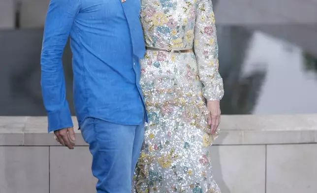 Baz Luhrmann, left, and Anna Wintour upon arrival at the Louis Vuitton Foundation on the eve of Paris Olympics opening ceremony, at the 2024 Summer Olympics, Thursday, July 25, 2024, in Paris, France. (AP Photo/Rebecca Blackwell)