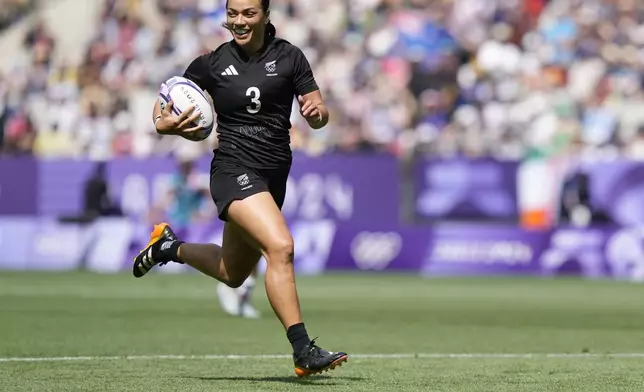 New Zealand's Stacey Waaka runs on to score a try during the women's semifinal Rugby Sevens match between New Zealand and the United States at the 2024 Summer Olympics, in the Stade de France, in Saint-Denis, France, Tuesday, July 30, 2024. (AP Photo/Tsvangirayi Mukwazhi)