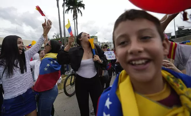 Supporters of opposition presidential candidate Edmundo Gonzalez cheer during his campaign rally in Barinas, Venezuela, Saturday, July 6, 2024. (AP Photo/Ariana Cubillos)