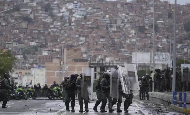 National Guards work to disperse protesters the day after the presidential election in Caracas, Venezuela, Monday, July 29, 2024. (AP Photo/Fernando Vergara)