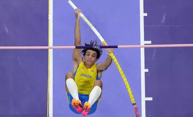 Armand Duplantis, of Sweden, competes in the men's pole vault final at the 2024 Summer Olympics, Monday, Aug. 5, 2024, in Saint-Denis, France. (AP Photo/David J. Phillip)